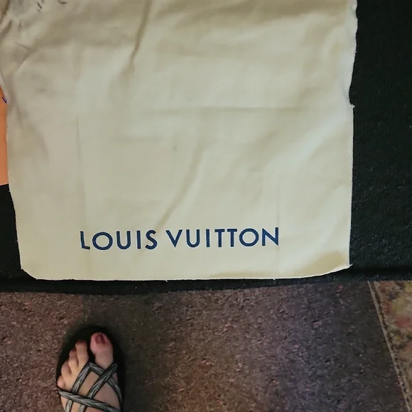 Louis Vuitton Brown Wallet with Iconic Damier Pattern - Picture 8 of 8